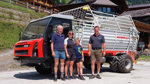 Maschinenübergabe  Familie Gruber vlg. Paulbauer