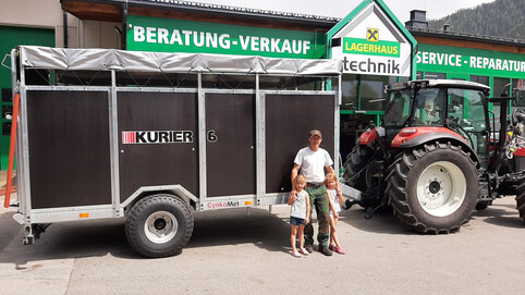 Maschinenübergabe Familie Klausner Hannes