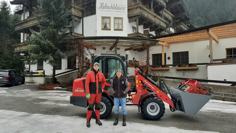 Maschinenübergabe Familie Maier