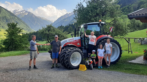 Maschinenübergabe Familie Schwab