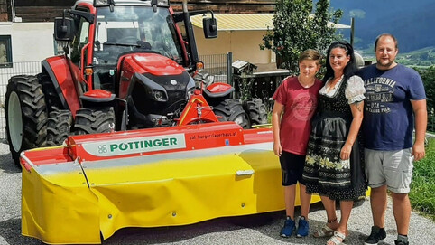 Maschinenübergabe Familie Anita und Otto Platzer