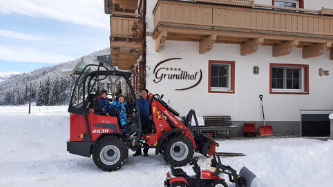 Maschinenübergabe Familie Baitz