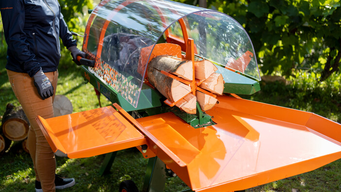 Polly - die neue Spaltmaschine für Kurzholz